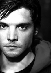 Download all the movies with a Andrew Lee Potts
