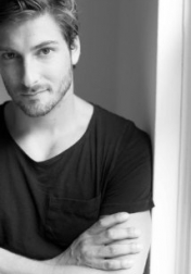 Download all the movies with a Daniel Lissing