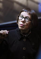 Download all the movies with a Linda Hunt