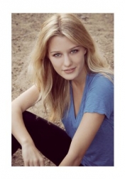 Download all the movies with a Ashley Hinshaw