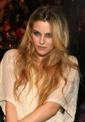 Download all the movies with a Riley Keough