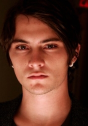 Download all the movies with a Shiloh Fernandez