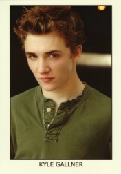 Download all the movies with a Kyle Gallner